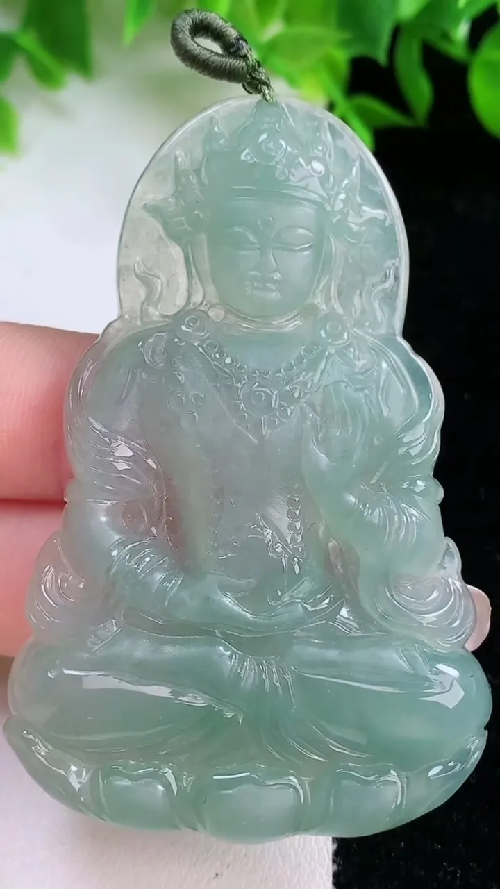 天然A货翡翠度母观音吊坠，尺寸64.3-41-5.5，重量:25.22g
1月24日