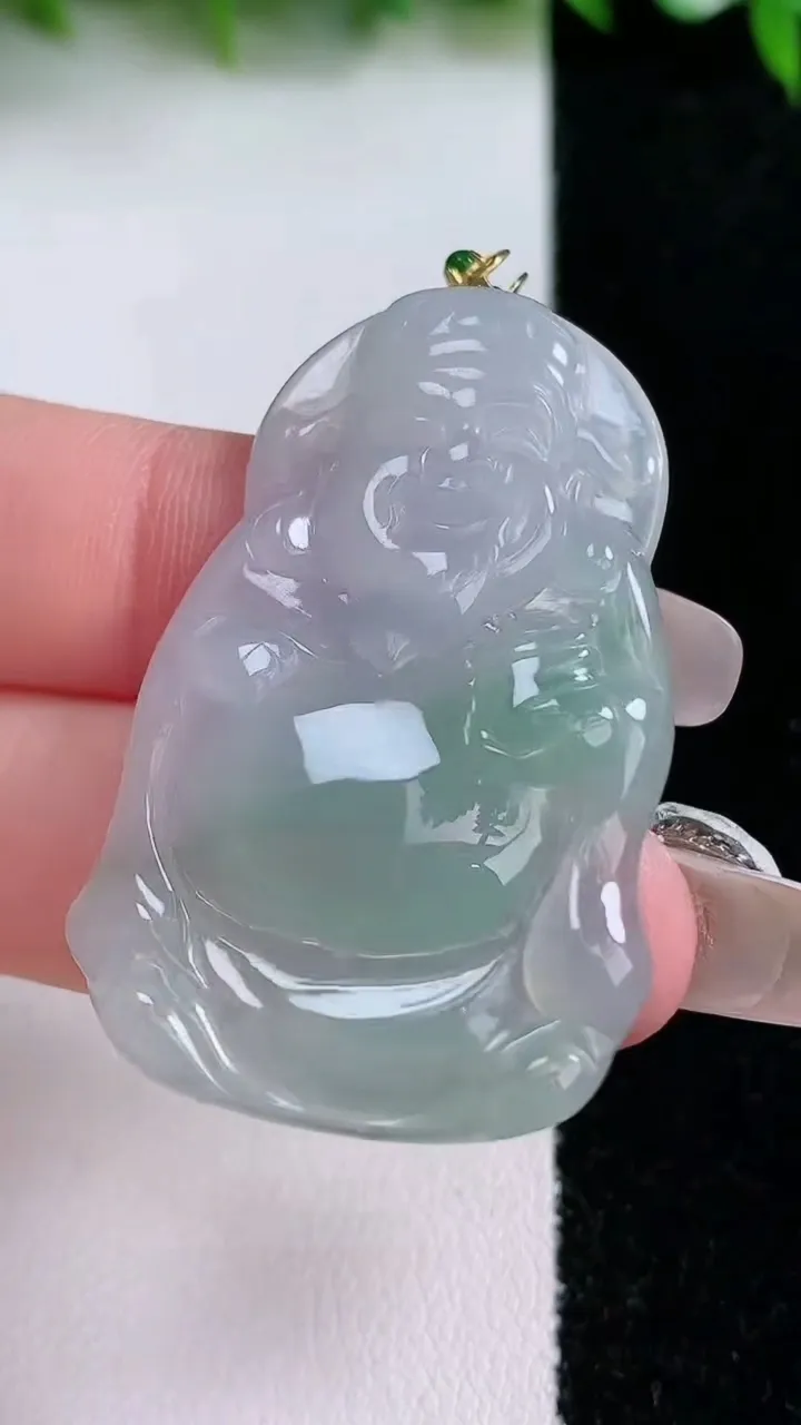天然A货翡翠财神爷吊坠，尺寸43.8-26.5-4.9，重量:10.29g
1月24日