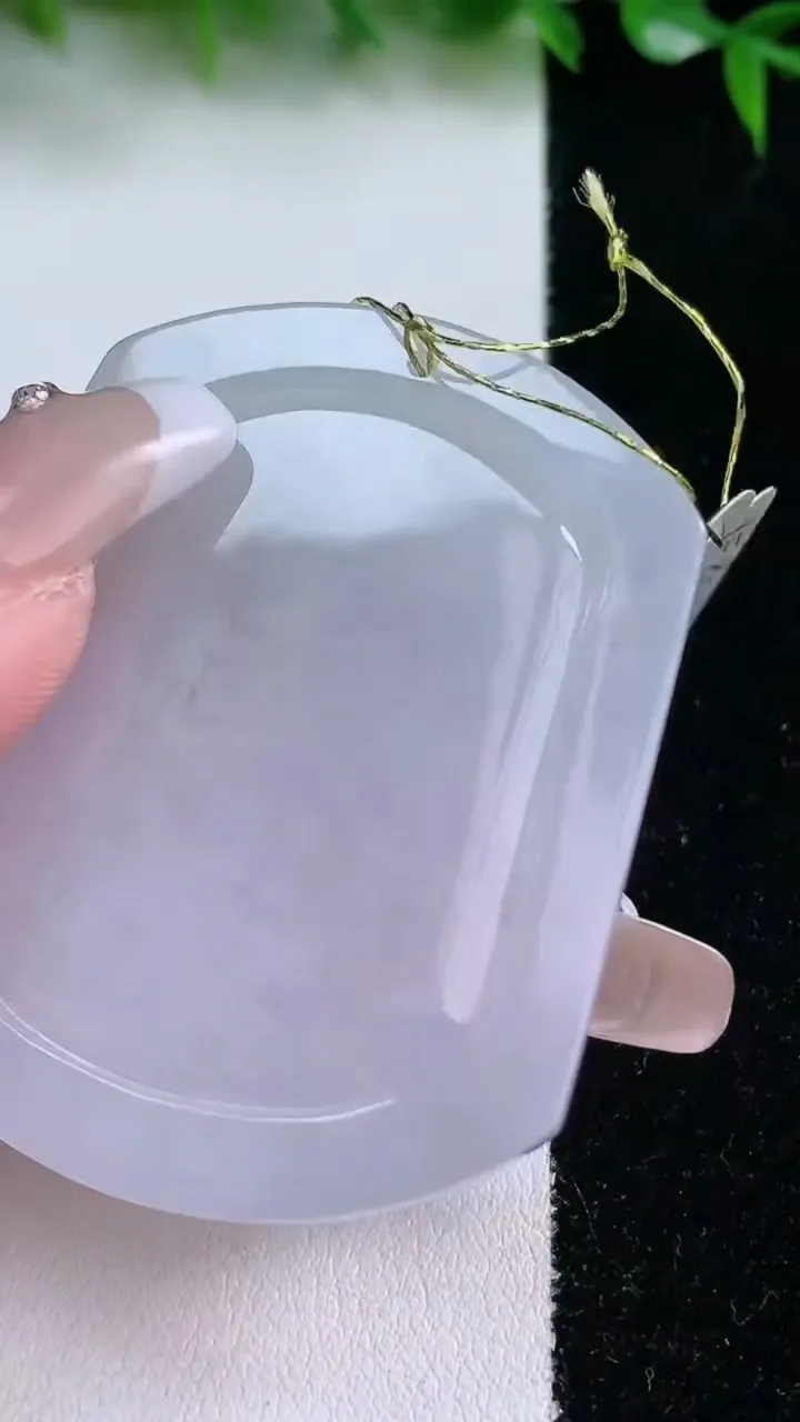 天然A货翡翠紫罗兰生肖狗吊坠，尺寸52.8-42.8-5.6，重量:25.88g
1月24日