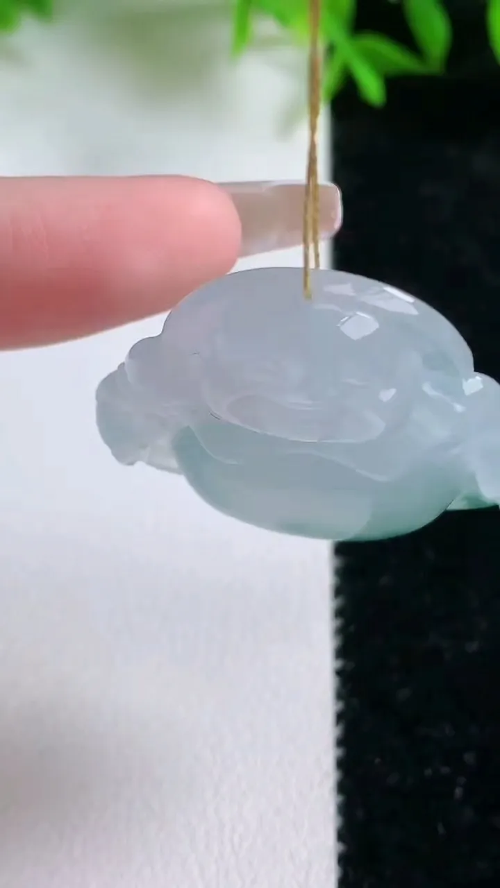 天然A货翡翠种飘花佛公吊坠，尺寸29.4-33-6，重量:9.07g
1月24日