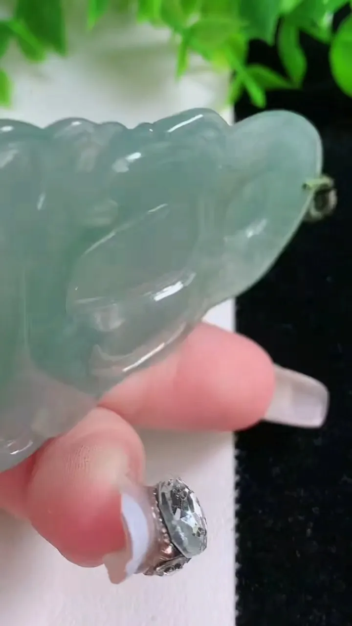 天然A货翡翠度母观音吊坠，尺寸64.3-41-5.5，重量:25.22g
1月24日