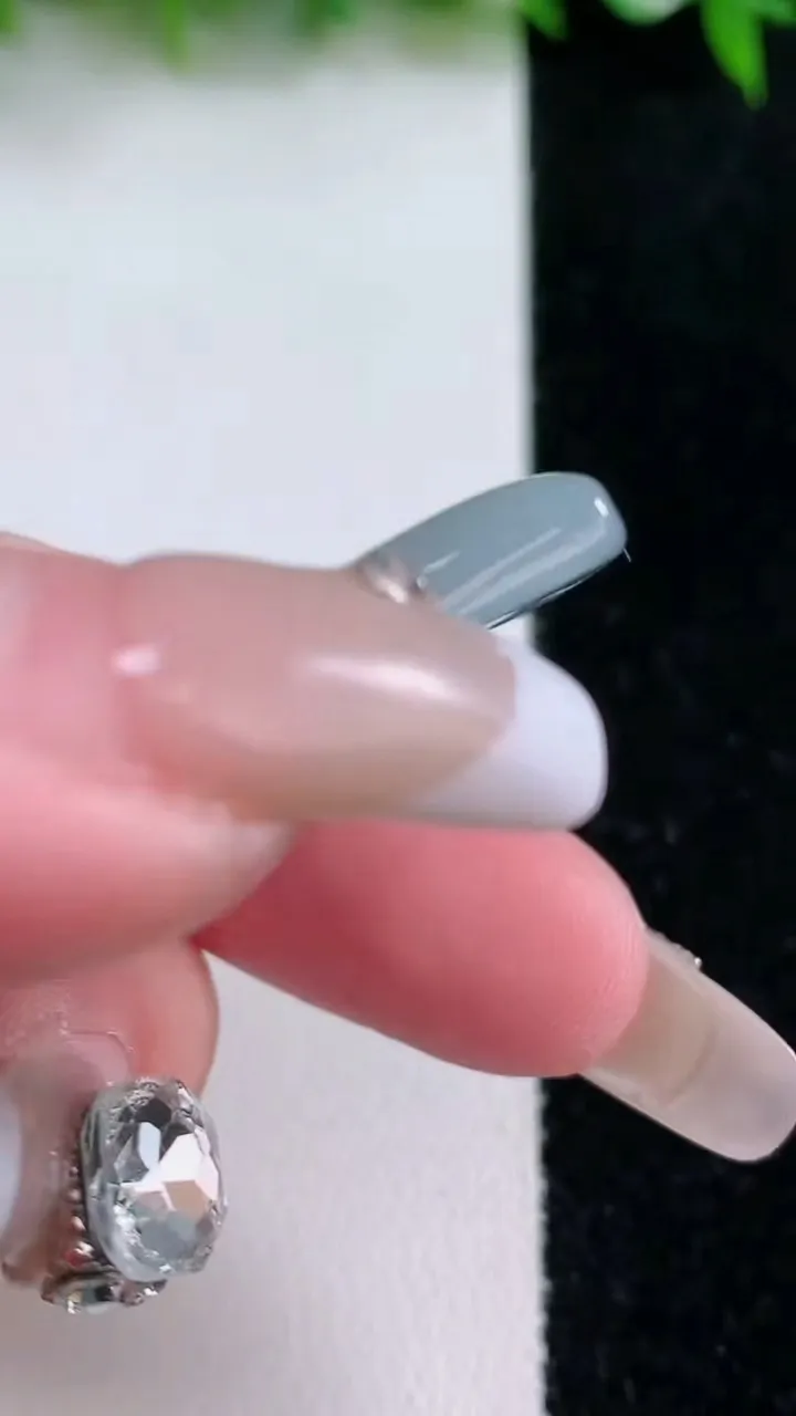 天然A货翡翠种飘花虚空藏菩萨吊坠，尺寸57-32.3-5.7，重量:25.08g
1月24日