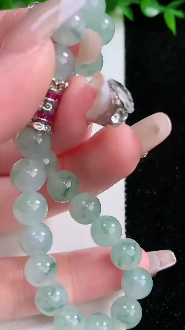 天然A货翡翠飘花圆珠手串，尺寸7.6-23颗，重量:20.55g1月24日
工厂直销收藏佳品,种好水足，色泽均匀，有种有色，上手高大气！