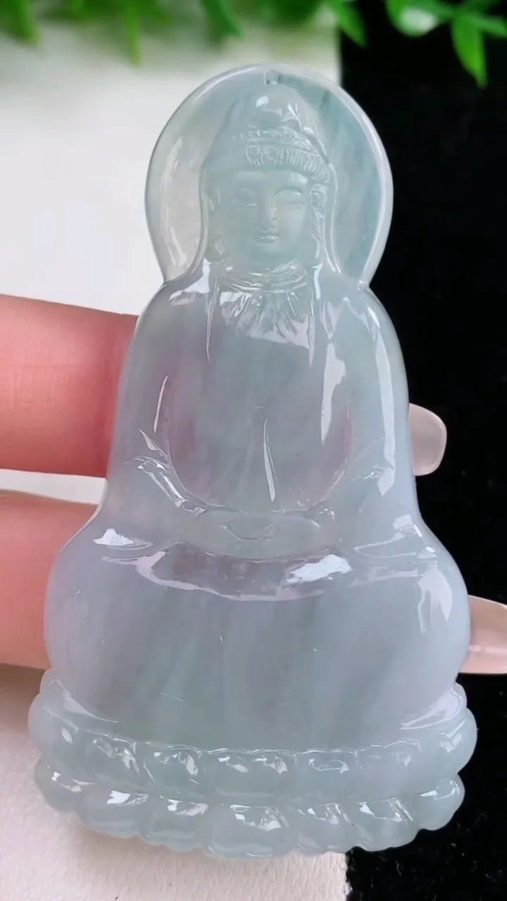 天然A货翡翠观音菩萨吊坠，尺寸69.5-37.5-6，重量:31.23g
1月24日