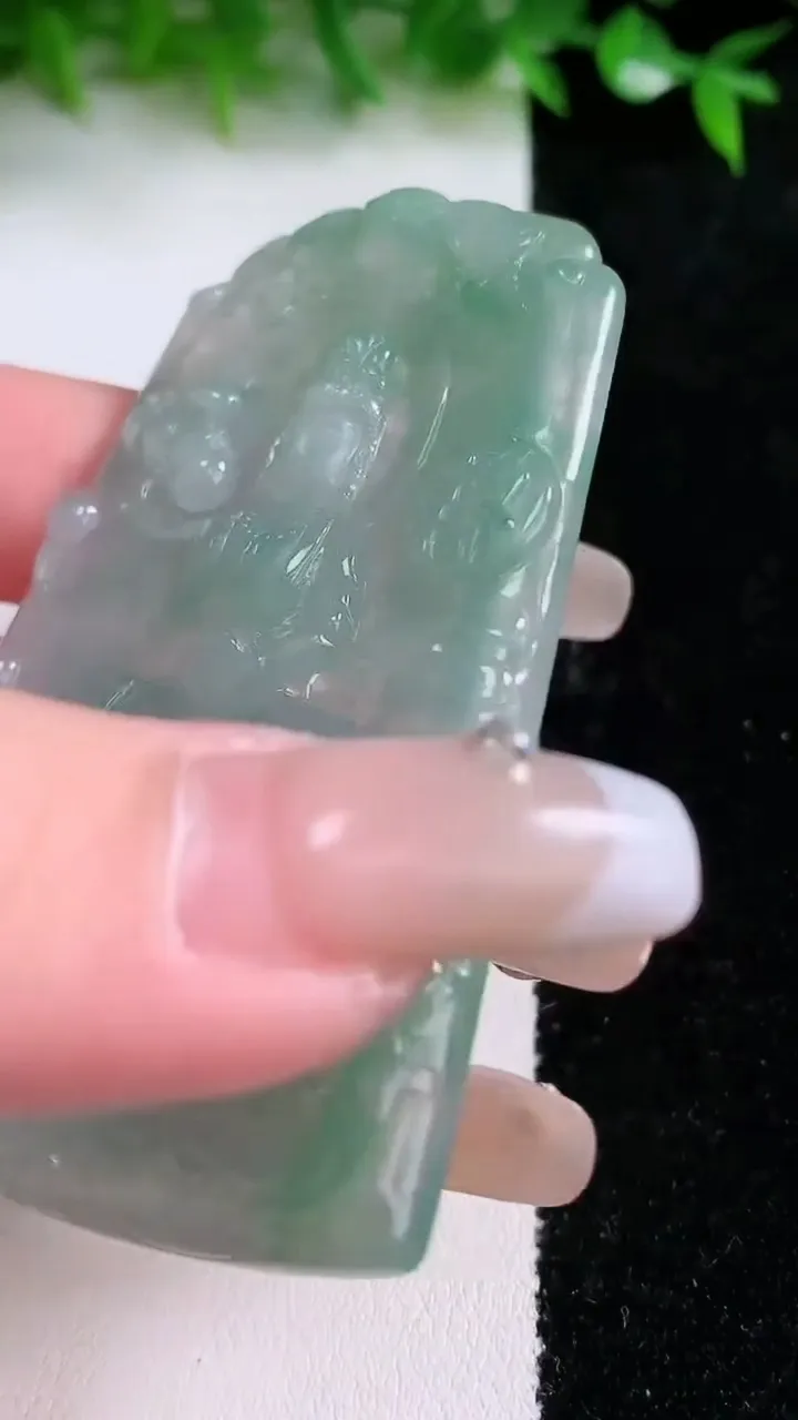 天然A货翡翠普贤菩萨吊坠，尺寸67.8-47.8-4.2，重量:33.76g
1月24日
