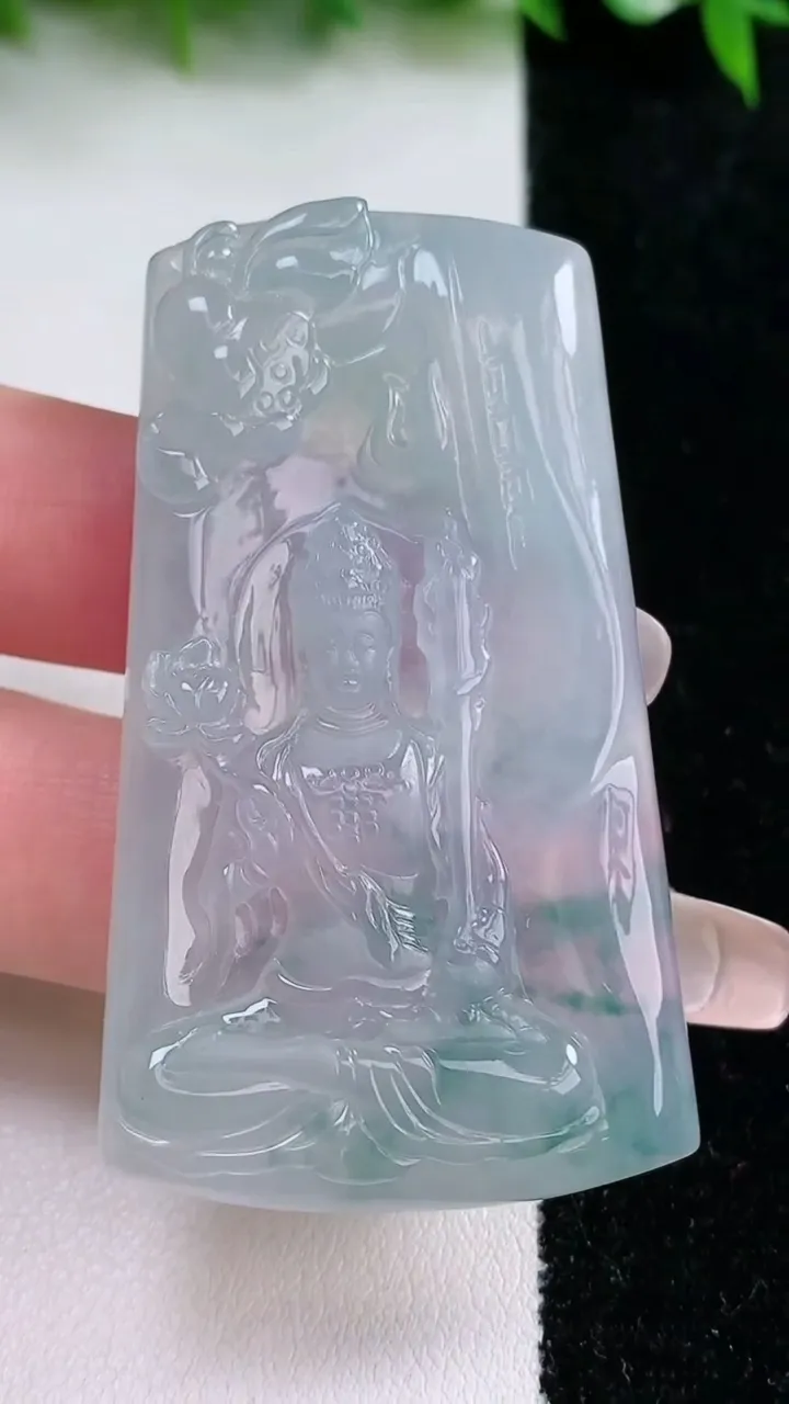 天然A货翡翠种飘花虚空藏菩萨吊坠，尺寸57-32.3-5.7，重量:25.08g
1月24日