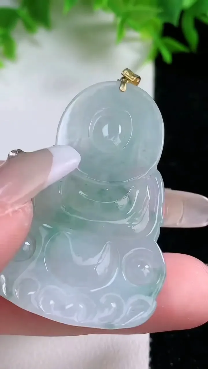 天然A货翡翠18K金飘花观音菩萨吊坠，尺寸46.8-29.4-5，重量:13.33g
1月24日