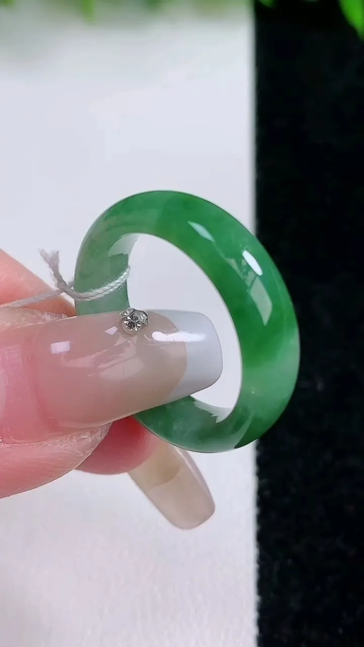 天然A货翡翠指环戒指，尺寸18.6-5.9-3.5，重量:4.31g2026年1月24日
工厂直销收