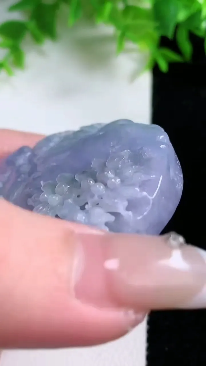 天然A货翡翠紫罗兰山水牌吊坠，尺寸53-11.4，重量:72.81g
1月24日