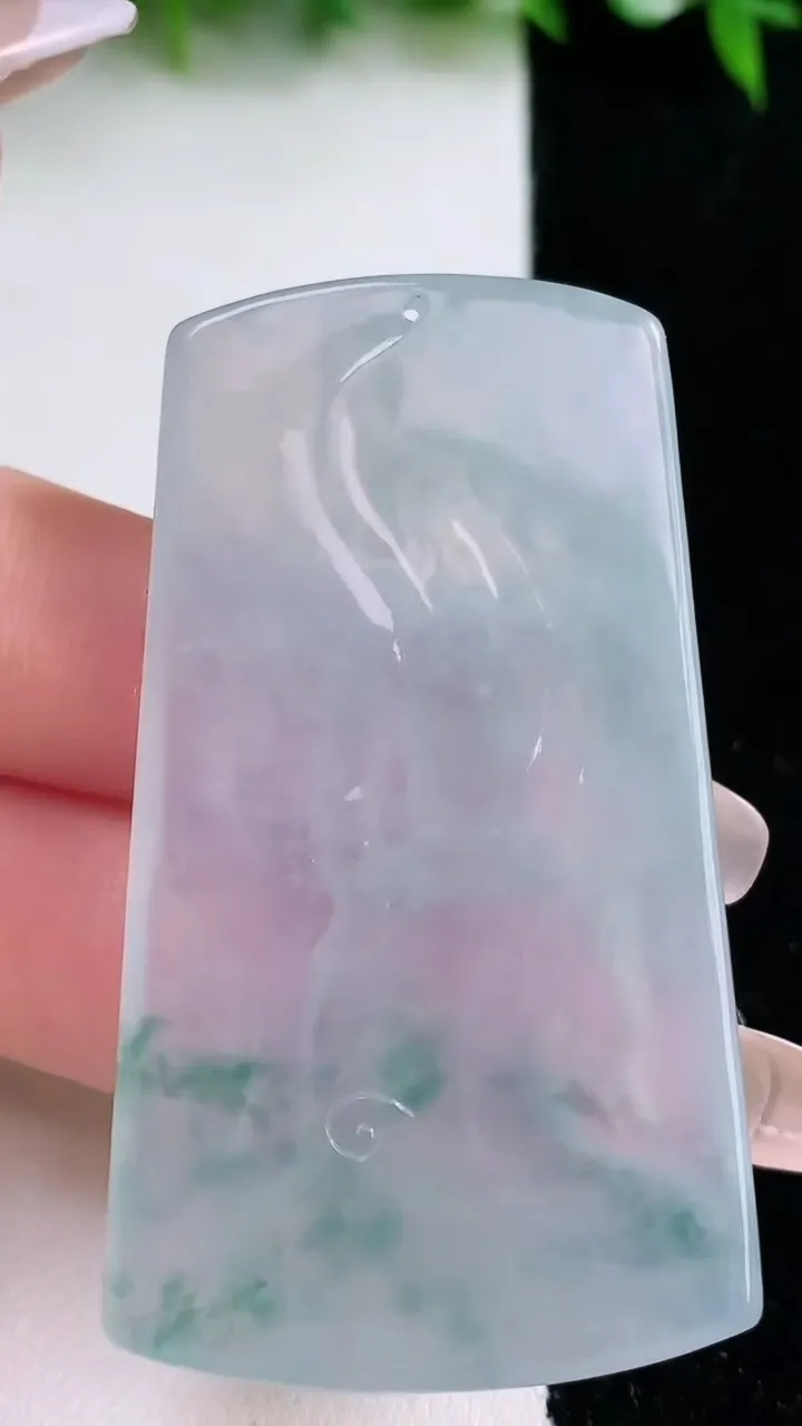 天然A货翡翠种飘花虚空藏菩萨吊坠，尺寸57-32.3-5.7，重量:25.08g
1月24日