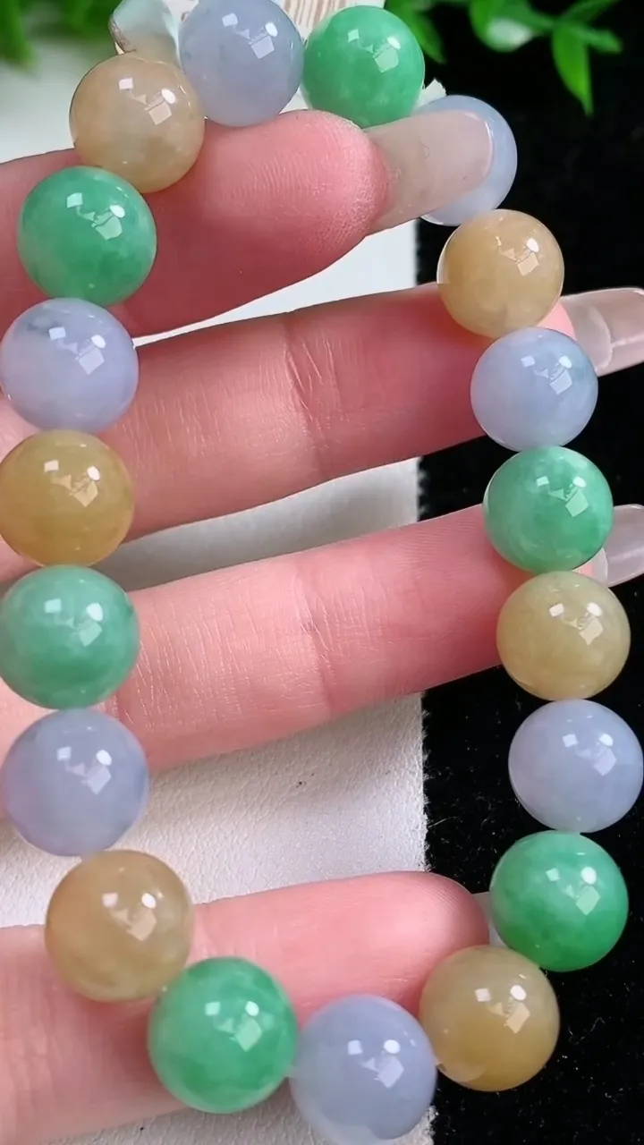 天然A货翡翠三彩圆珠手串，尺寸10-19颗，重量:33.05g1月24日
工厂直销收藏佳品,种好水足，色泽均匀，有种有色，上手高大气！