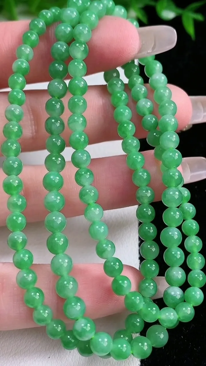天然A货翡翠圆珠项链，尺寸4.2-128颗，重量:20.76g
1月24日
