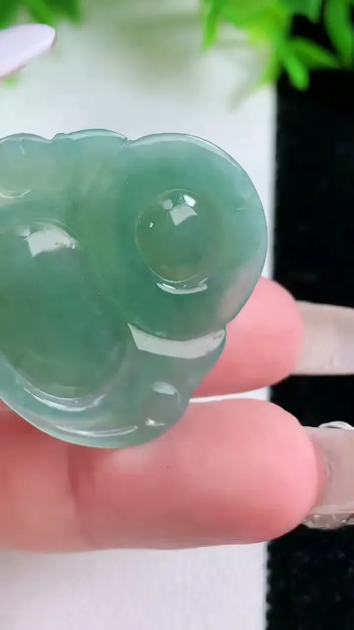 天然A货翡翠佛公吊坠，尺寸29.8-31.8-4.7，重量:7.67g
1月24日