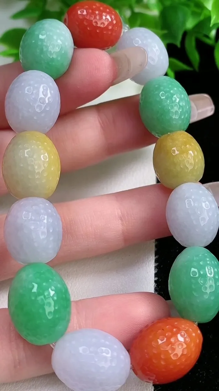 天然A货翡翠三彩路路通手串，尺寸14.3-12-13颗，重量:55.59g1月25日
工厂直销收藏佳