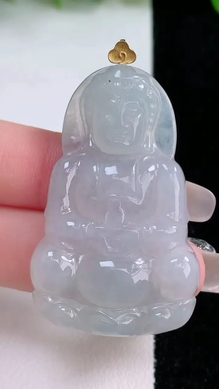 天然A货翡翠观音菩萨吊坠，尺寸47.3-29.5-6，重量:14.81g
1月24日