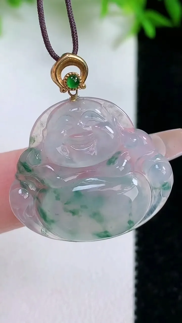 天然A货翡翠种飘花佛公吊坠，尺寸24.2-27.2-4.8，重量:5.20g
1月24日