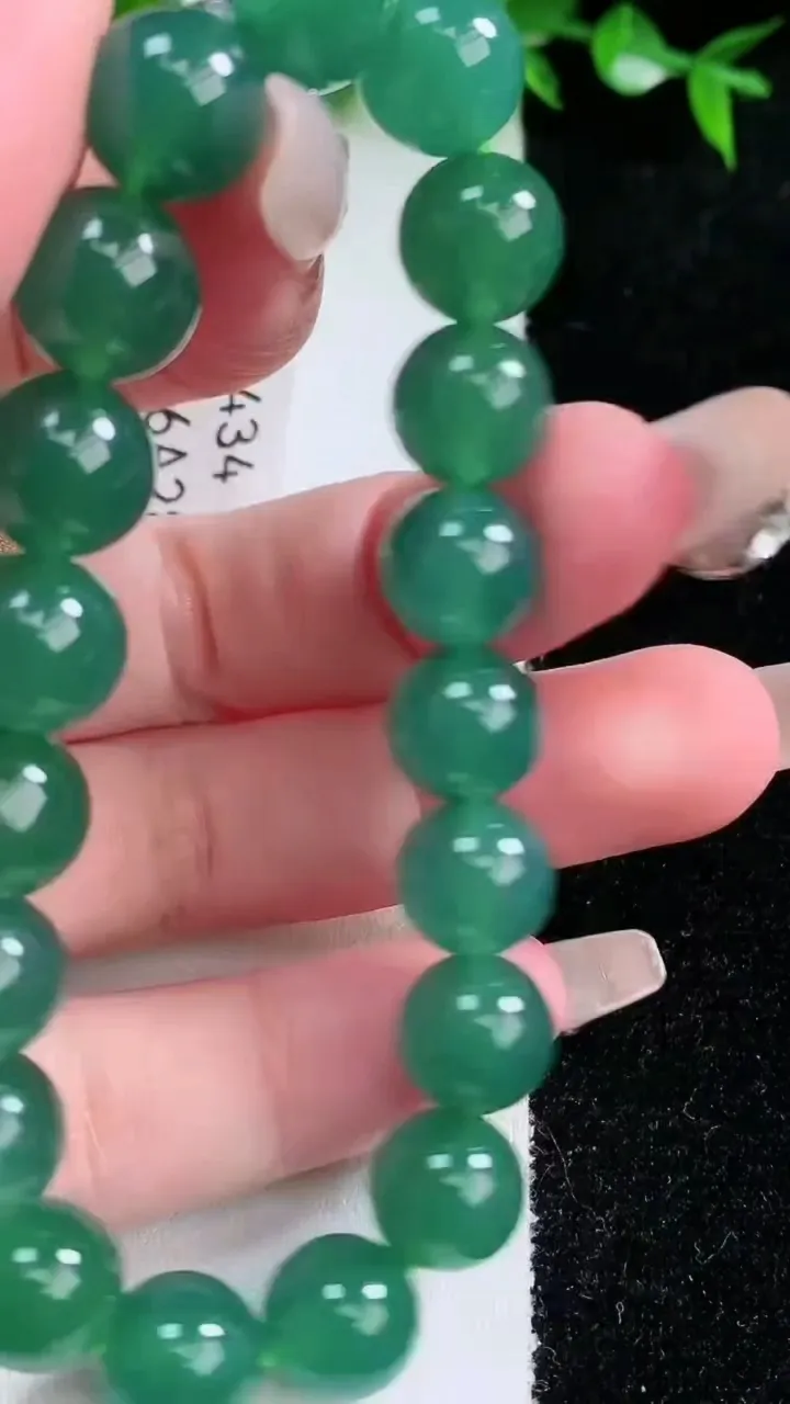 天然A货翡翠圆珠手串，尺寸9.7-19颗，重量:31.33g1月24日
工厂直销收藏佳品,种好水足，