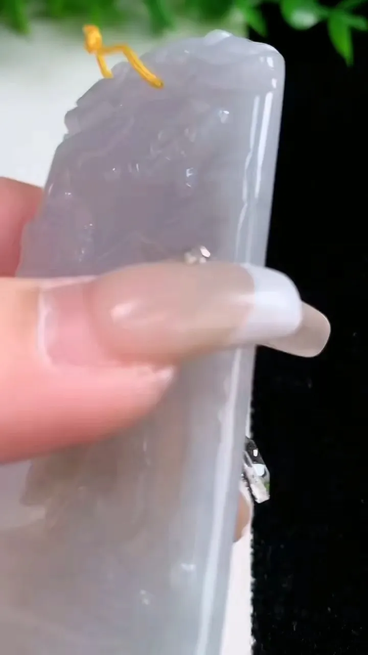 天然A货翡翠文殊菩萨吊坠，尺寸74.8-45.6-4.7，重量:35.82g
1月24日