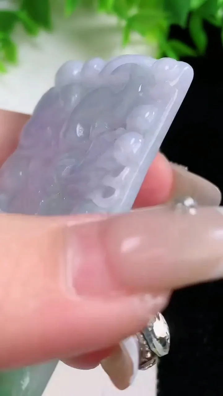 天然A货翡翠龙牌吊坠，尺寸58-37.3-5.5，重量:31.51g
1月24日