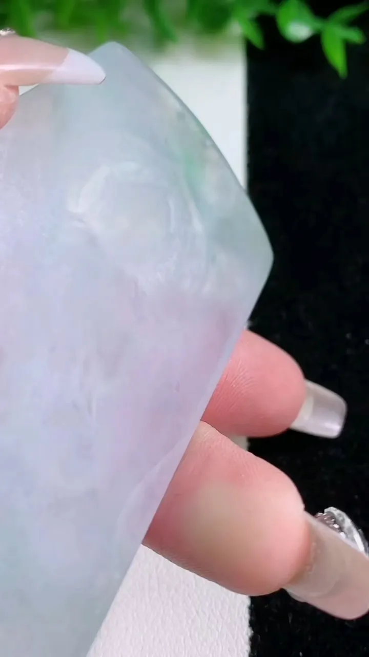 天然A货翡翠虚空藏菩萨吊坠，尺寸75.6-46.2-5.4，重量:45.96g
1月24日