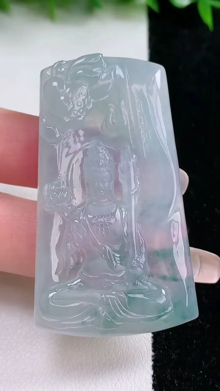 天然A货翡翠种飘花虚空藏菩萨吊坠，尺寸57-32.3-5.7，重量:25.08g
1月24日