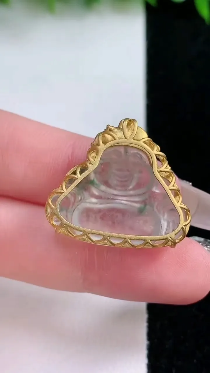 天然A货翡翠种飘花佛公吊坠，尺寸23.3-18.8-26-8，重量:4.66g
1月24日