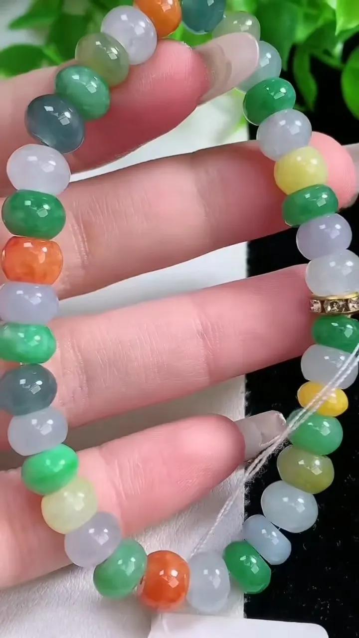 天然A货翡翠三彩算盘珠手串，尺寸8-5.8-35颗，重量:22.98g1月24日
工厂直销收藏佳品,种好水足，色泽均匀，有种有色，上手高大气！