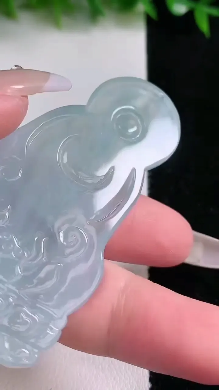 天然A货翡翠观音菩萨吊坠，尺寸69.5-37.5-6，重量:31.23g
1月24日