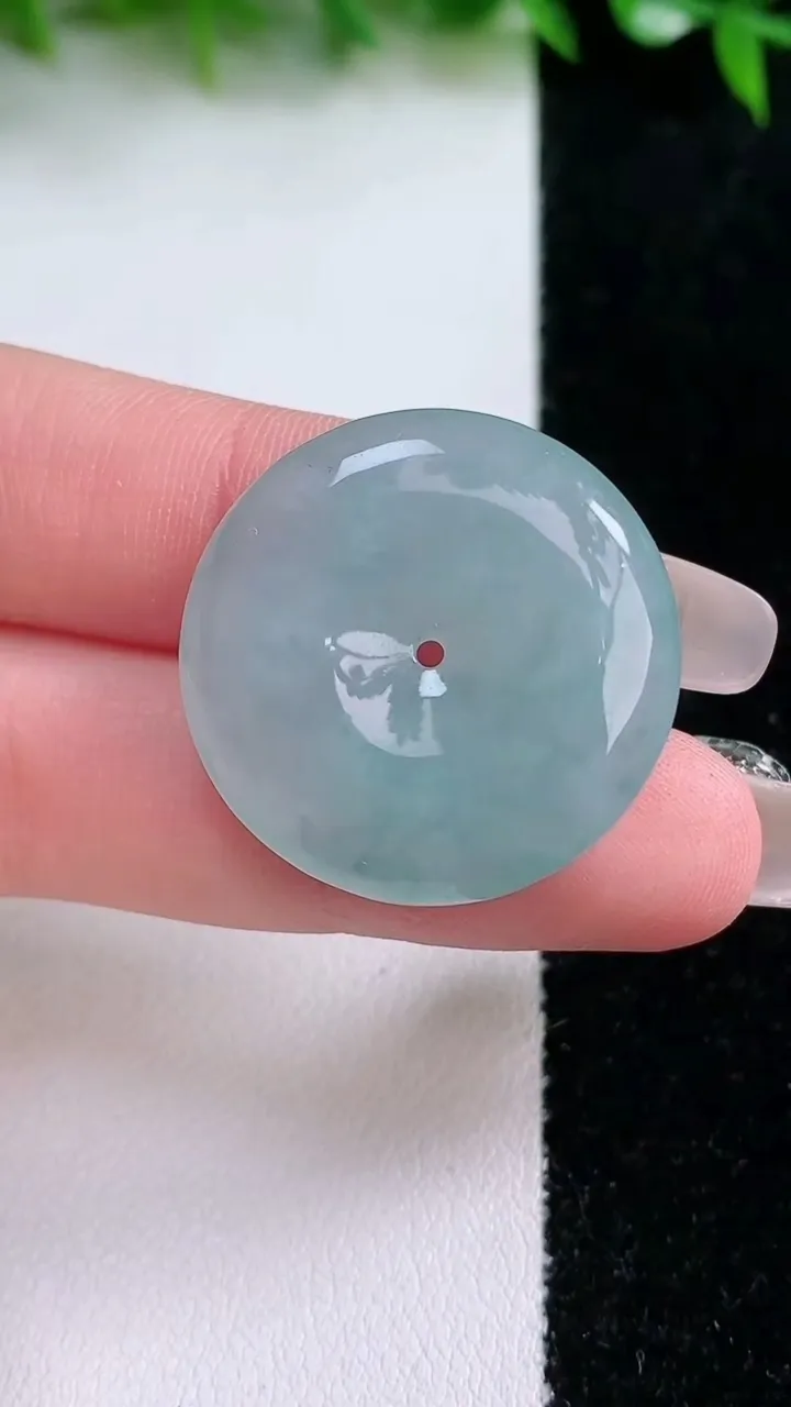 天然A货翡翠飘花平安扣吊坠，尺寸27-5.8，重量:9.80g
1月24日