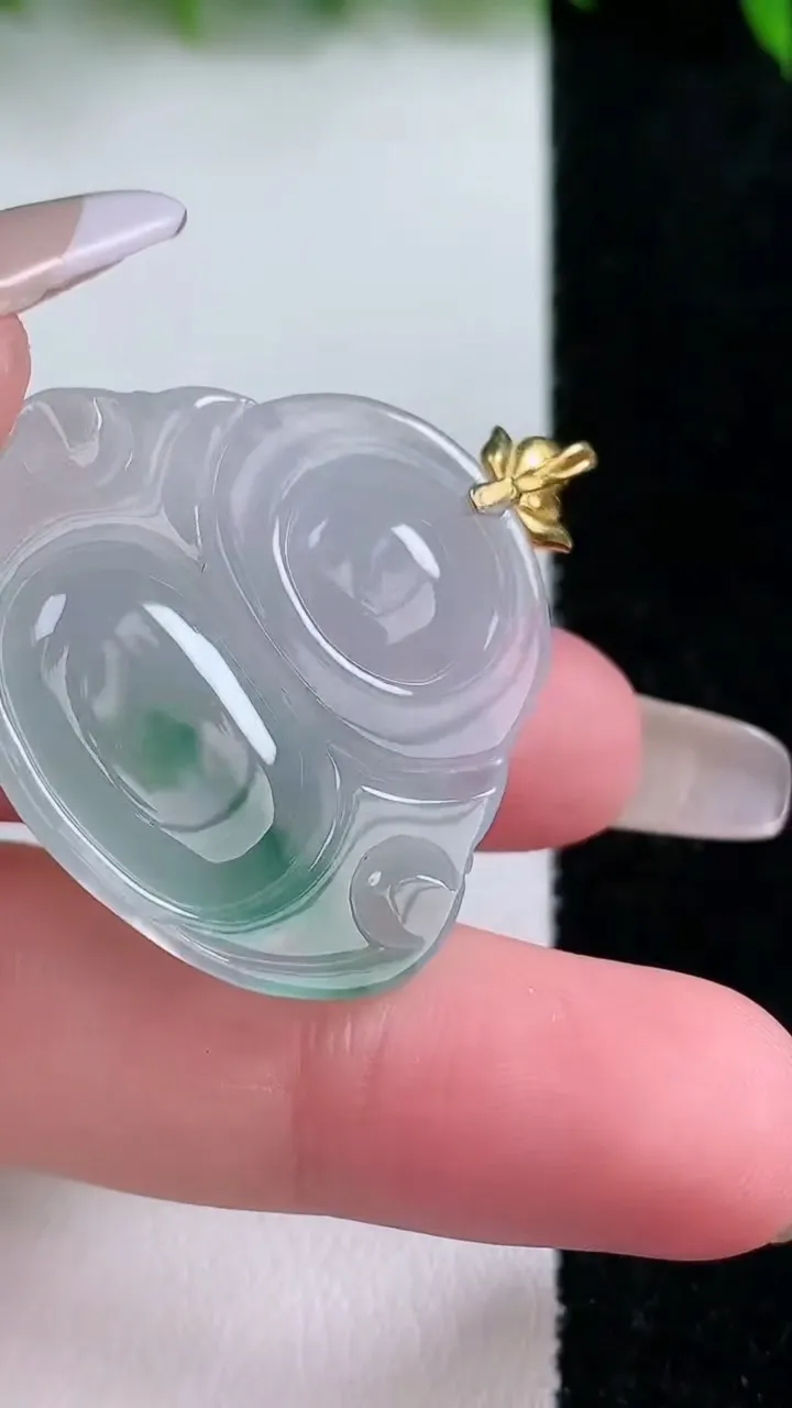 天然A货翡翠种飘花佛公吊坠，尺寸30.4-32.4-6，重量:9.19g
1月24日