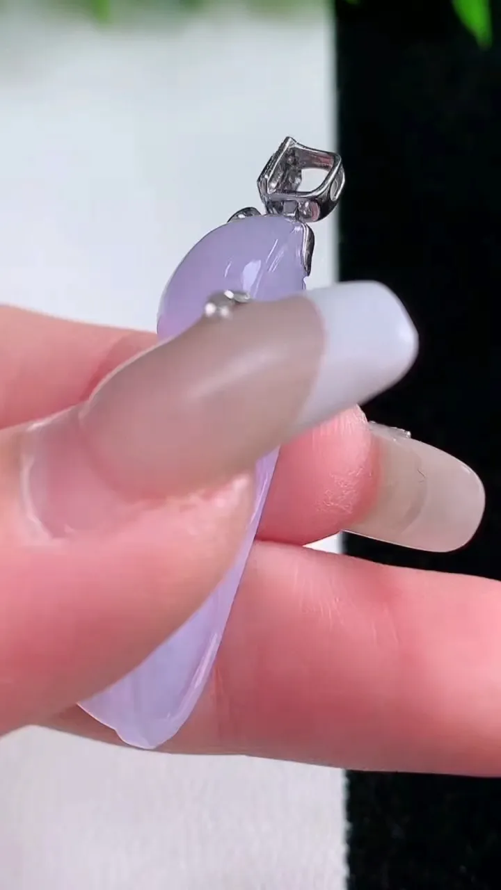 天然A货翡翠18K金紫罗兰福豆吊坠，尺寸37-12-11，重量:9.39g
1月24日