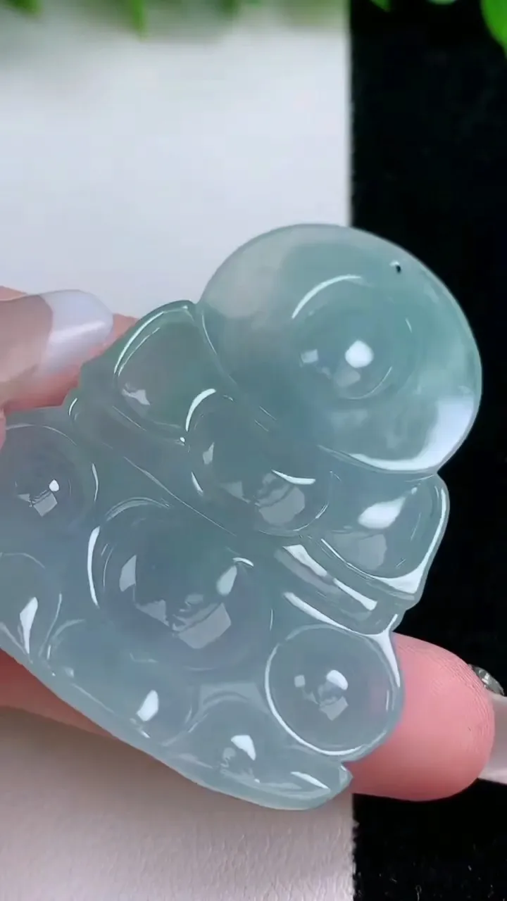 天然A货翡翠观音菩萨吊坠，尺寸56.6-40.5-5.4，重量:22.13g
1月24日