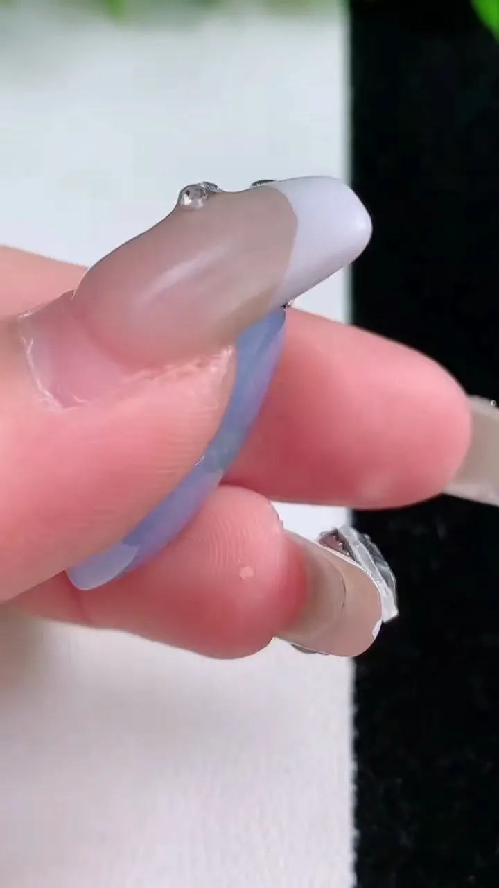 天然A货翡翠18K金紫罗兰福瓜吊坠，尺寸26-13.6-8.4，重量:5.93g
1月24日