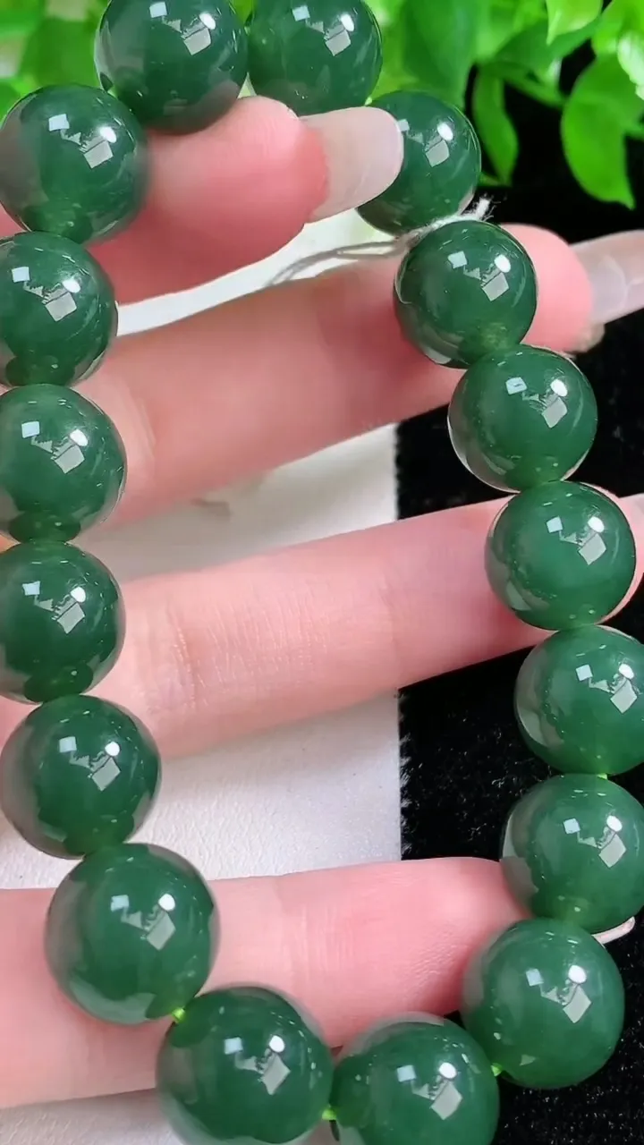 天然A货翡翠圆珠手串，尺寸12-17颗，重量:50.28g1月24日
工厂直销收藏佳品,种好水足，色