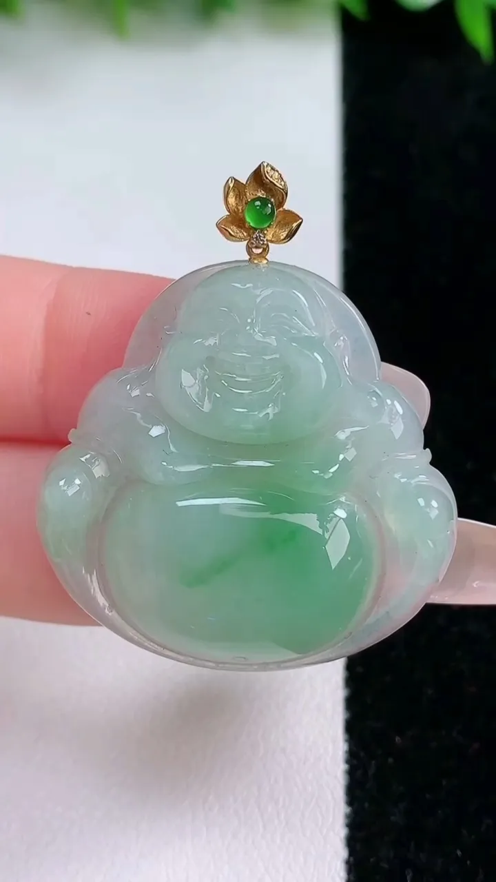 天然A货翡翠佛公吊坠，尺寸32.8-33.7-5.9，重量:10.18g
1月24日