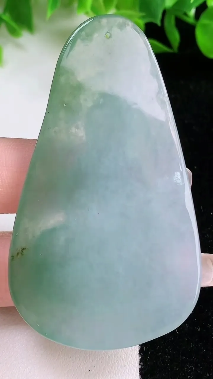 天然A货翡翠大日如来吊坠，尺寸68.2-39-7，重量:31.81g
1月24日