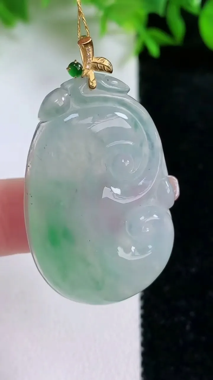 天然A货翡翠如意吊坠，尺寸30-24.3-5.8，重量:11.32g
1月24日