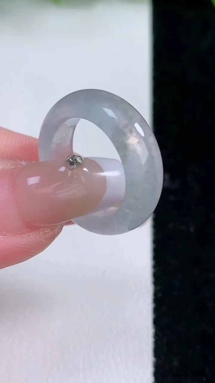 天然A货翡翠指环戒指，尺寸16.5-6.8-3.7，重量:4.68g2026年1月24日
工厂直销收