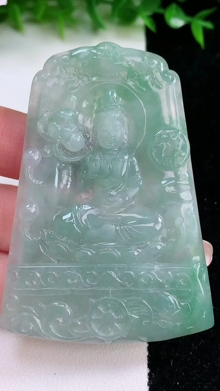 天然A货翡翠普贤菩萨吊坠，尺寸67.8-47.8-4.2，重量:33.76g
1月24日