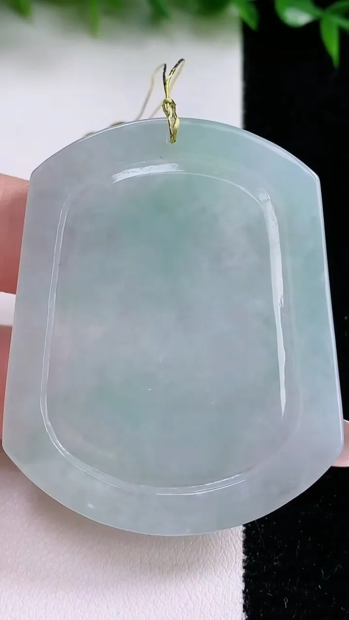 天然A货翡翠不动明王吊坠，尺寸55-44.6-5，重量:27.29g
1月24日