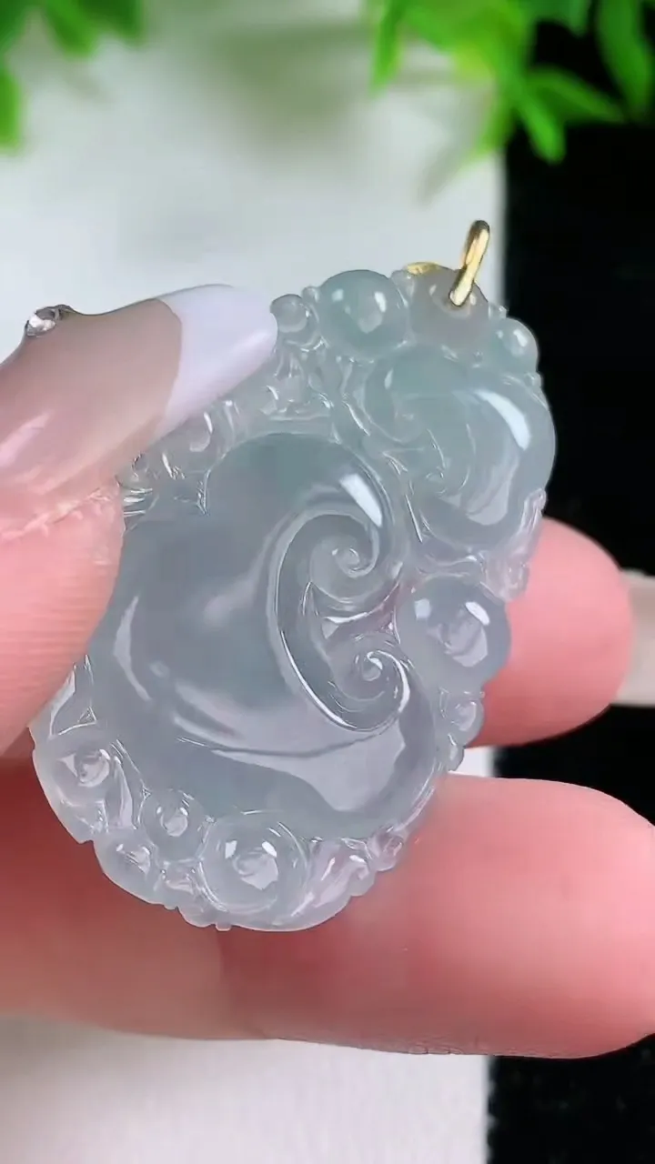 天然A货翡翠18K金紫罗兰如意吊坠，尺寸36.2-23-3.7，重量:5.77g
1月24日