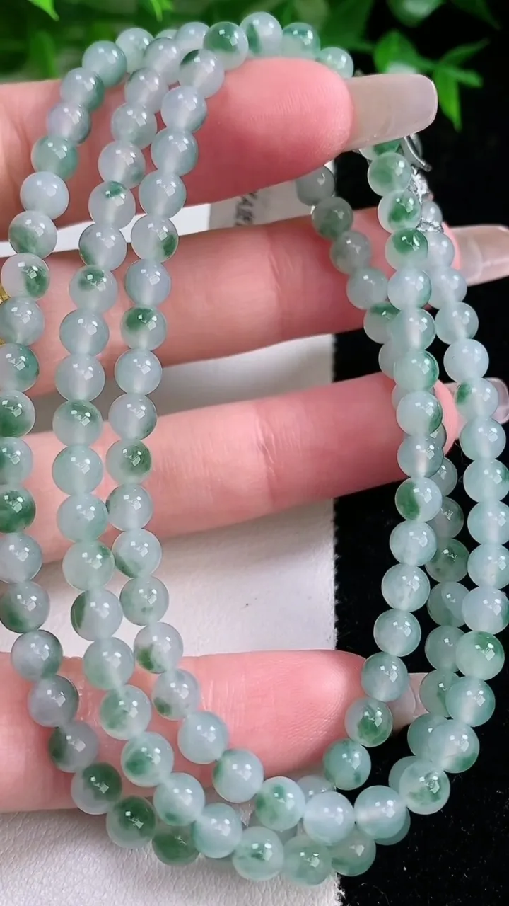 天然A货翡翠冰种飘花圆珠项链，尺寸4.8-128颗，重量:29.22g
1月24日