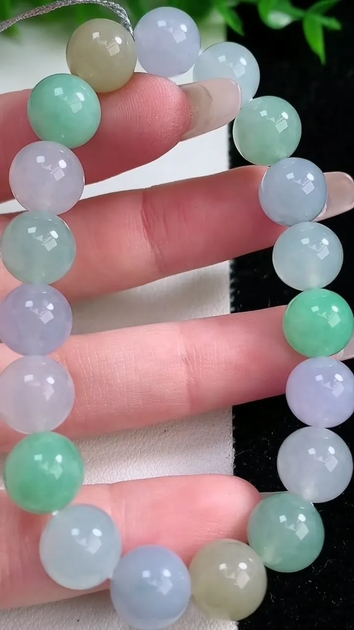 天然A货翡翠三彩圆珠手串，尺寸10-19颗，重量:33.47g1月24日
工厂直销收藏佳品,种好水足，色泽均匀，有种有色，上手高大气！