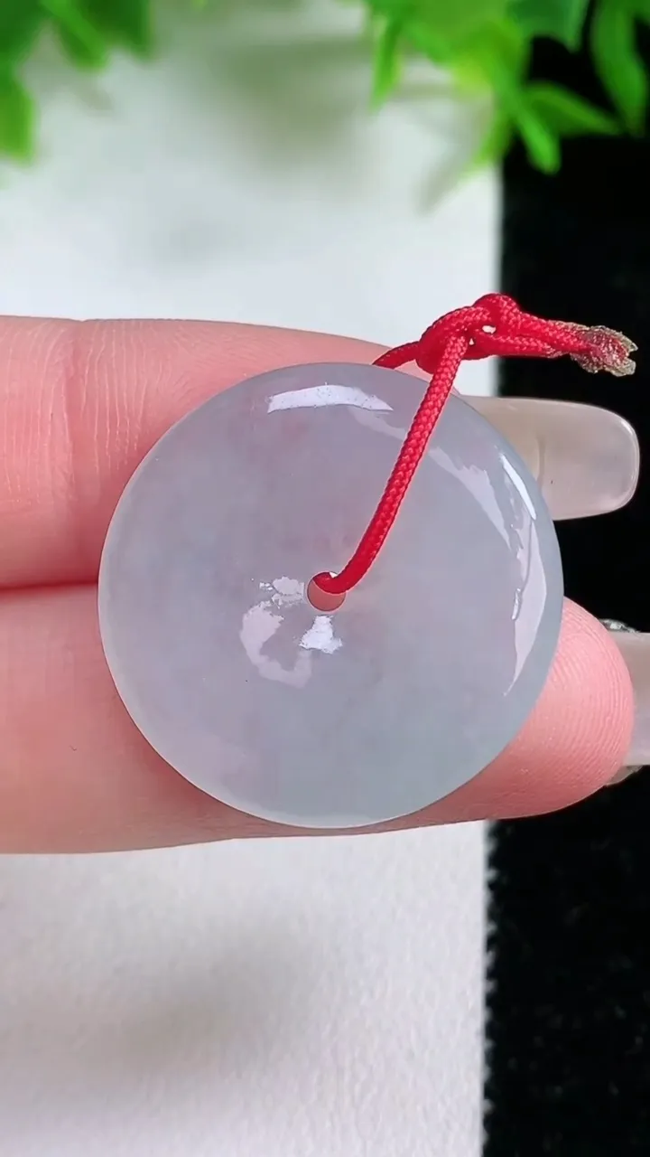 天然A货翡翠平安扣吊坠，尺寸25-3.7，重量:5.78g
1月24日