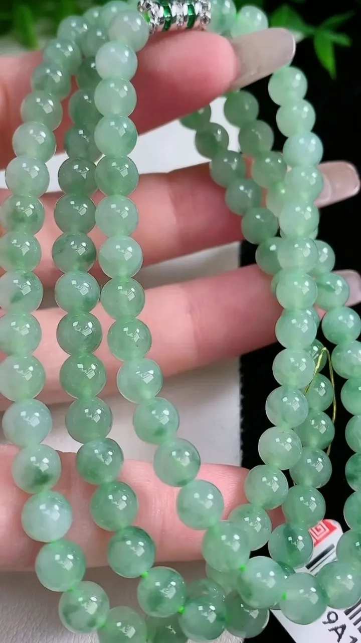 天然A货翡翠圆珠项链，尺寸5.7-108颗，重量:39.18g
1月24日