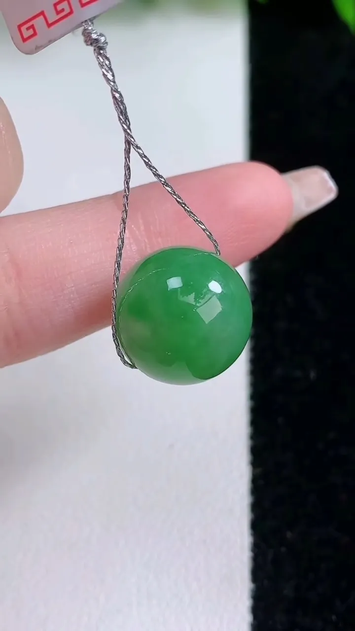 天然A货翡翠路路通吊坠，尺寸13.5，重量:4.55g
1月24日