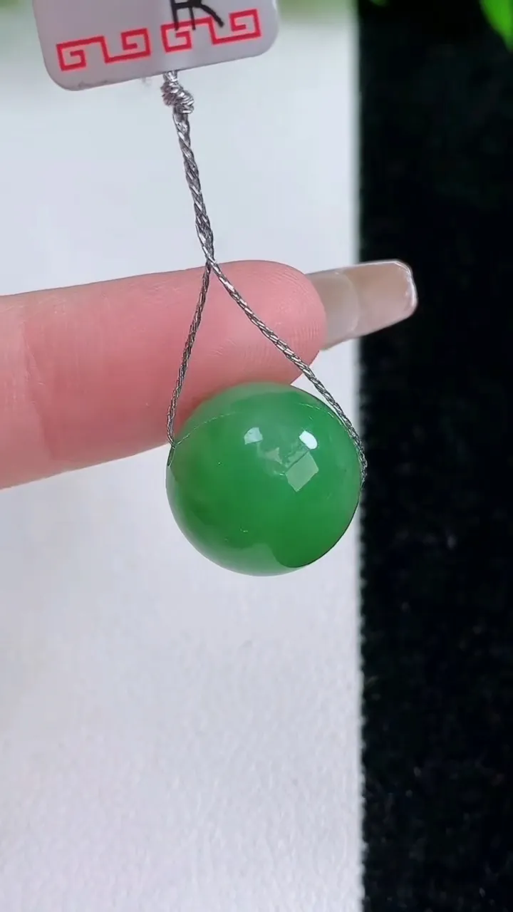 天然A货翡翠路路通吊坠，尺寸13.5，重量:4.55g
1月24日