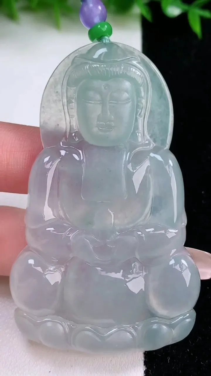 天然A货翡翠观音菩萨吊坠，尺寸69-42.6-5.6，重量:33.38g
1月24日