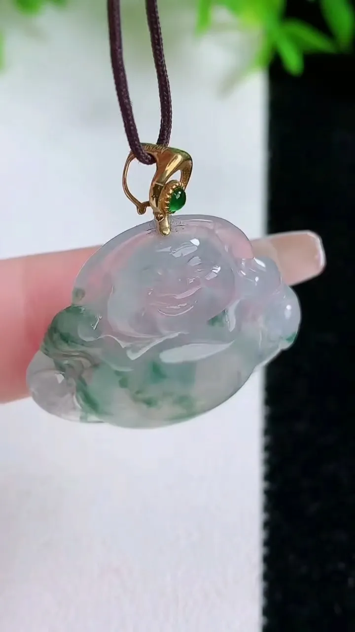 天然A货翡翠种飘花佛公吊坠，尺寸24.2-27.2-4.8，重量:5.20g
1月24日