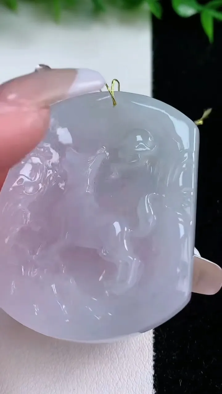 天然A货翡翠紫罗兰生肖狗吊坠，尺寸52.8-42.8-5.6，重量:25.88g
1月24日